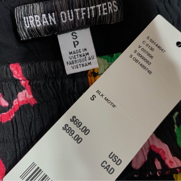 URBAN OUTFITTERS  AUBREY OFF THE SHOULDER SMOCKED RUFFLE MINI DRESS MULTICOLOR - Picture 3 of 15
